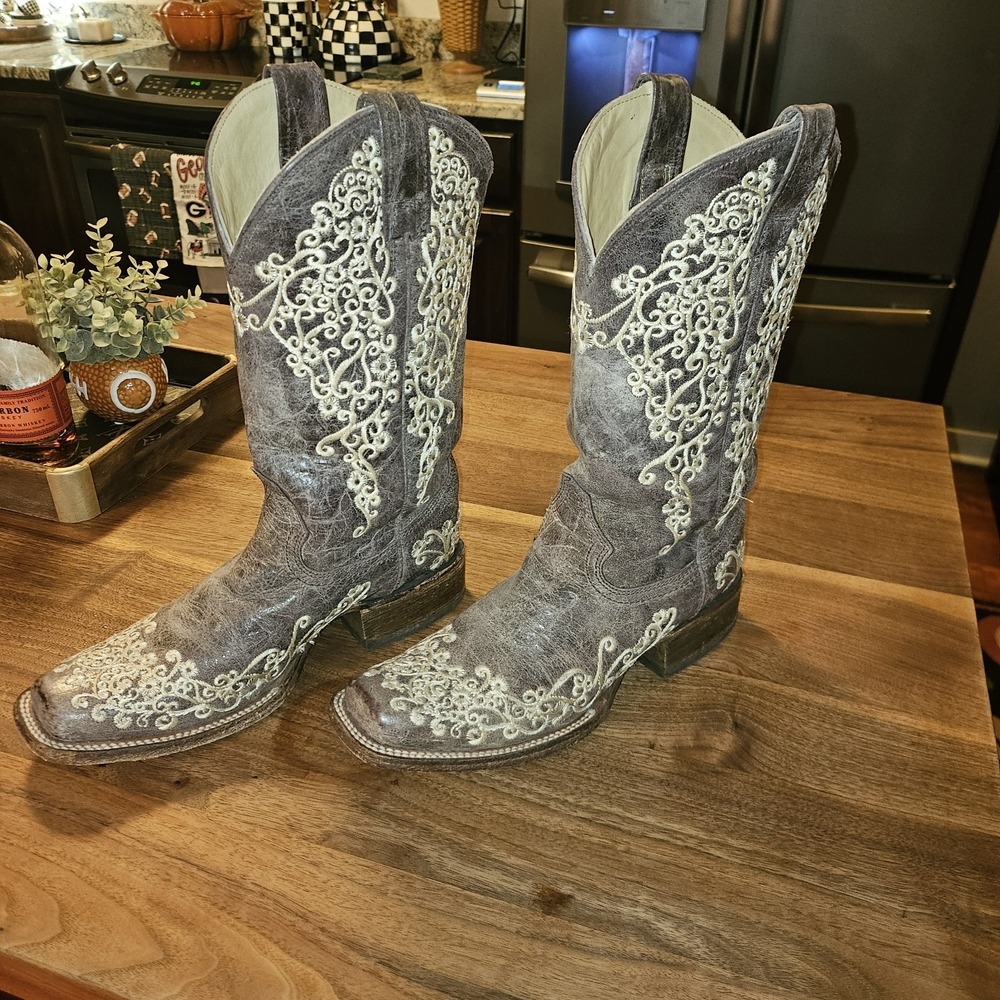 Corral Cowgirl Boots Distressed Taupe/Bone Stitching 8.5M Inside $$ Holder Boho